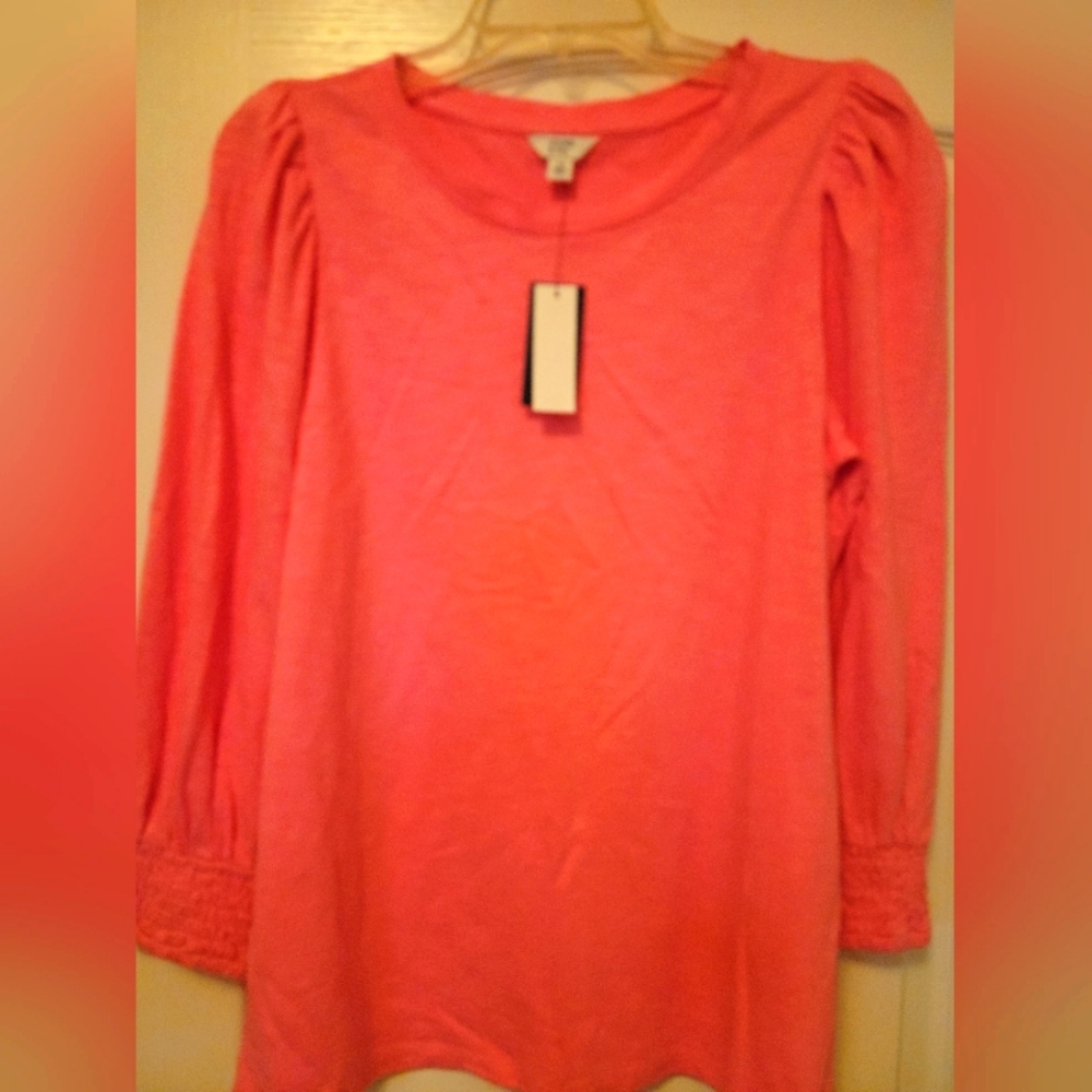 Woman's top. NWT